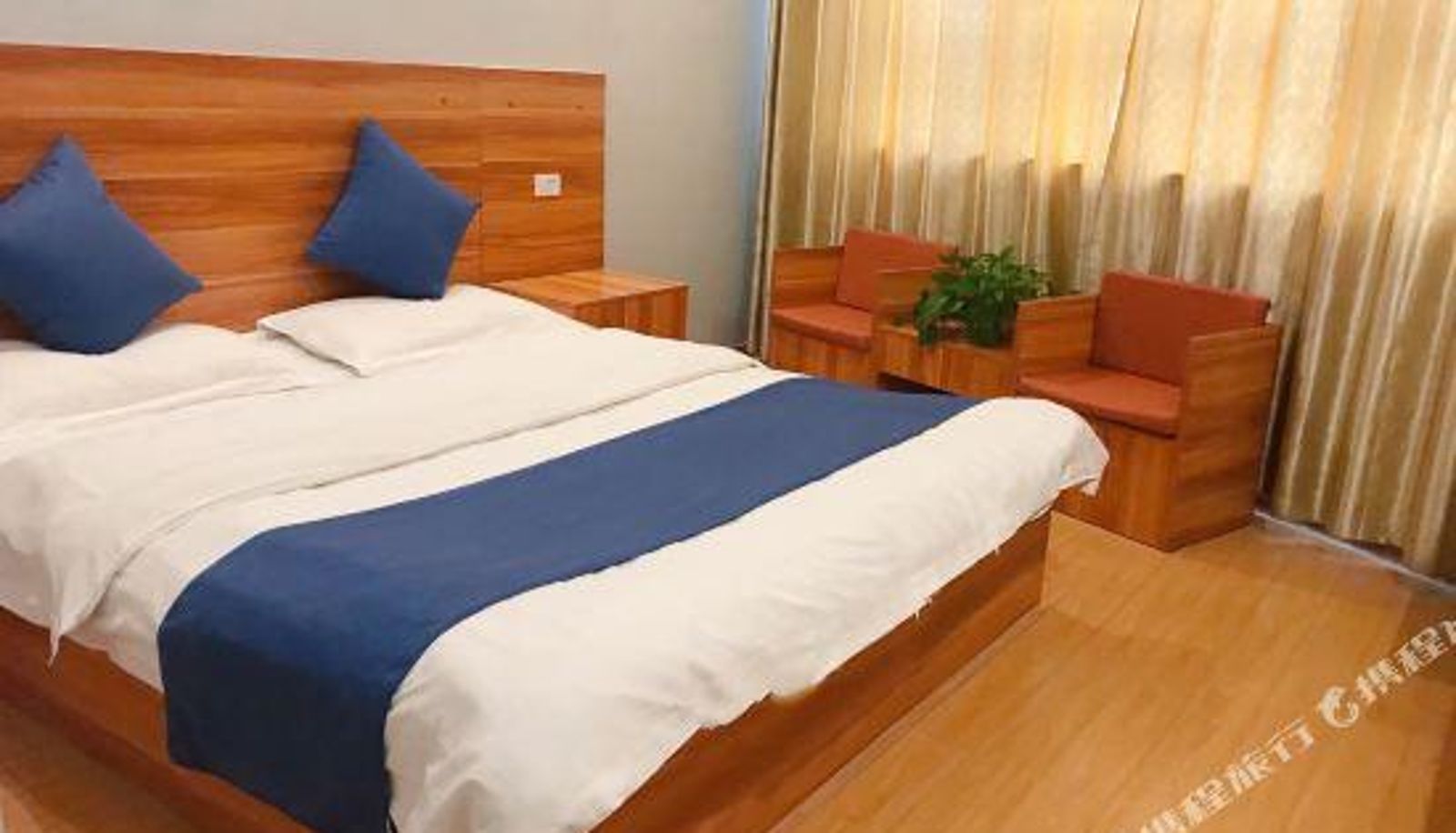 Zimmer - Xinyang railway station Golden City Hotel