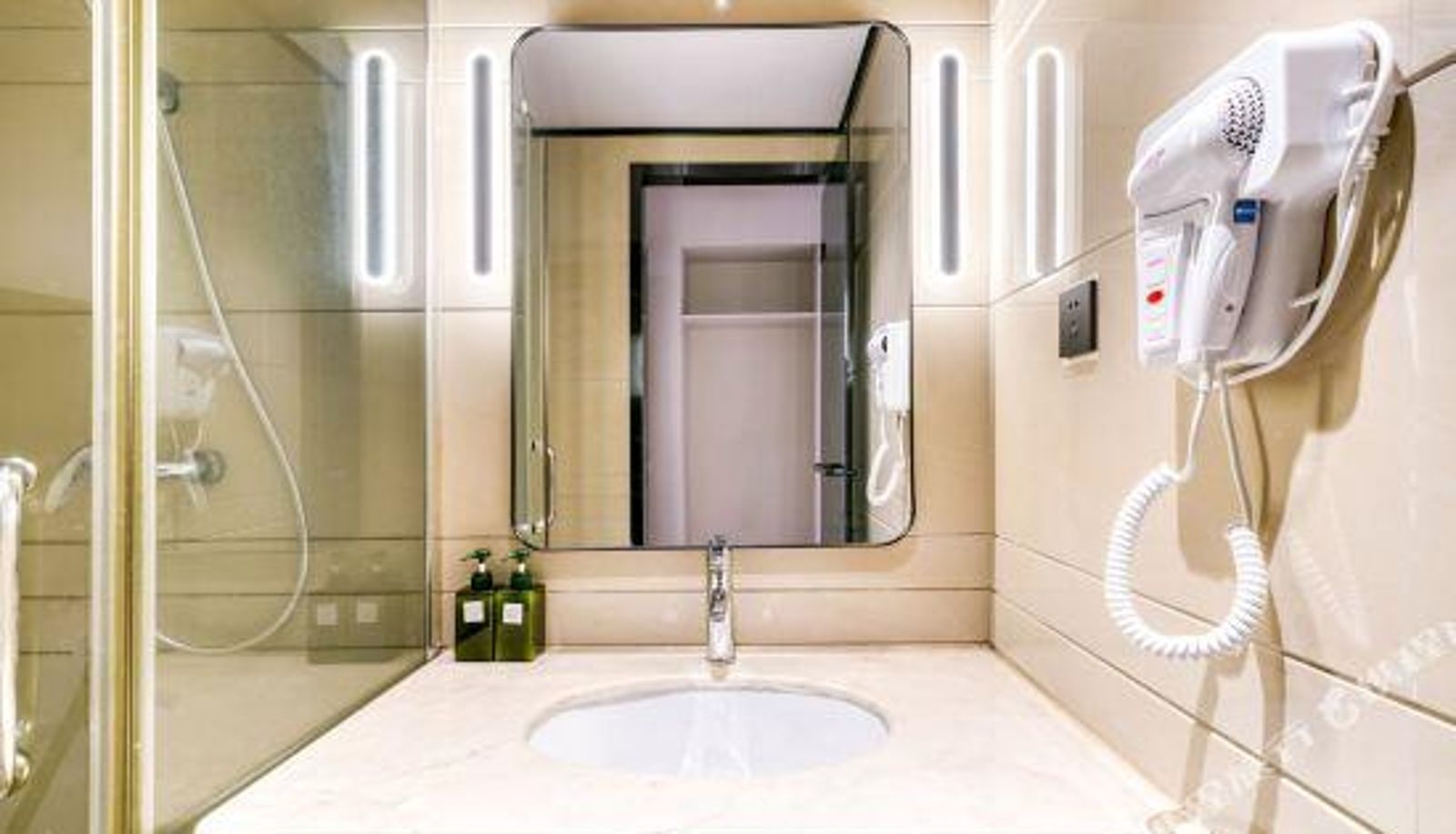 Camera business - Wenzhou Royal Fashion Hotel