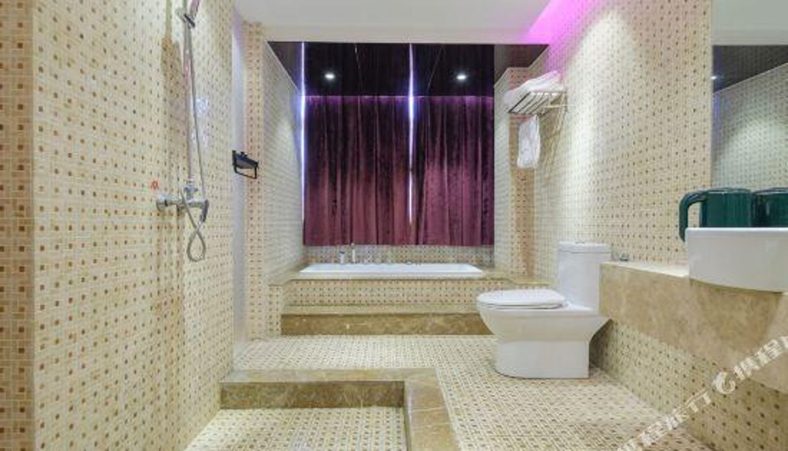 Room - Four Seasons Select Hotel (Wuhan Third Ring Road University Park)