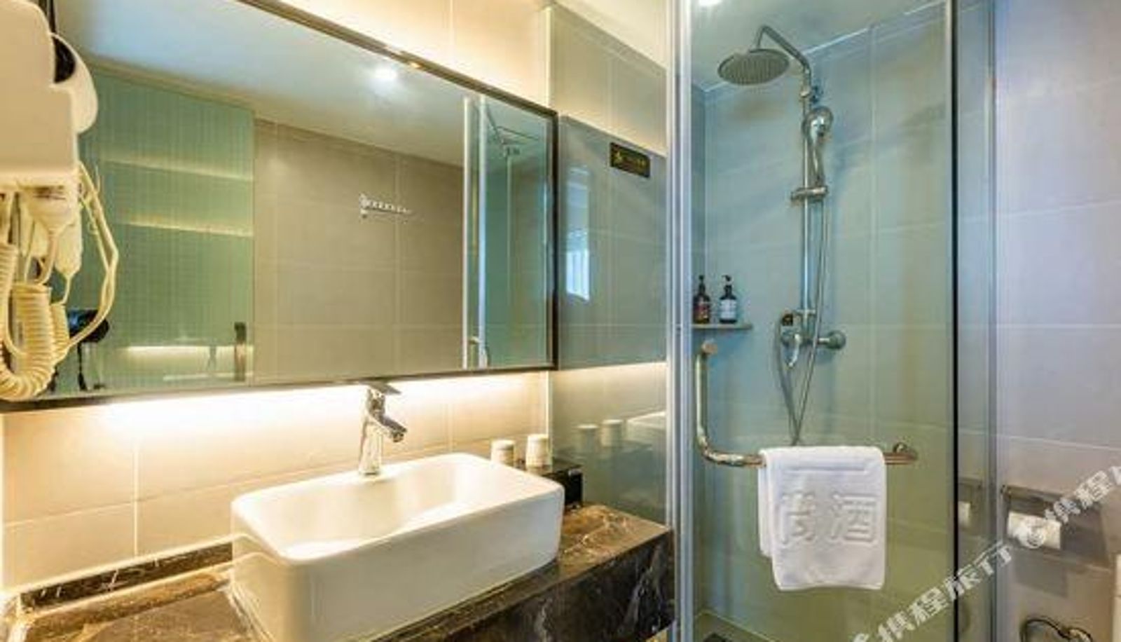 Business room - Zhongshang Hotel (Wuhan Union Medical College Hospital Zhongshan Park Subway Station)
