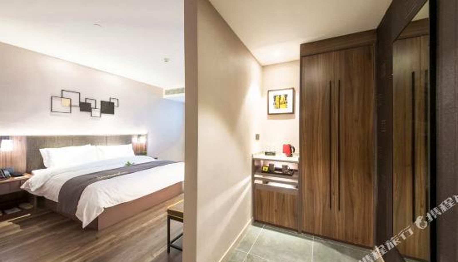 Zimmer - Home Inn Plus (Wuhan Zhongnan Subway Station Mengshidai Branch)