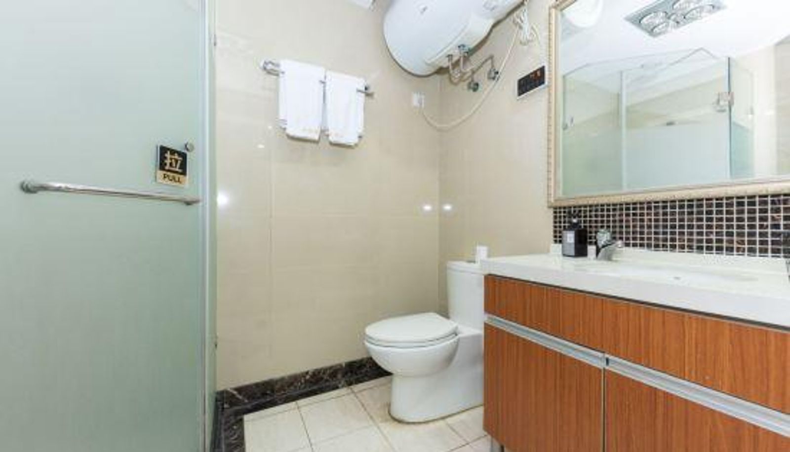 Camera con vista lago - Wuhan Xiaofeng Hotel (Sports Center Subway Station Wanda Plaza Jingkai Branch)