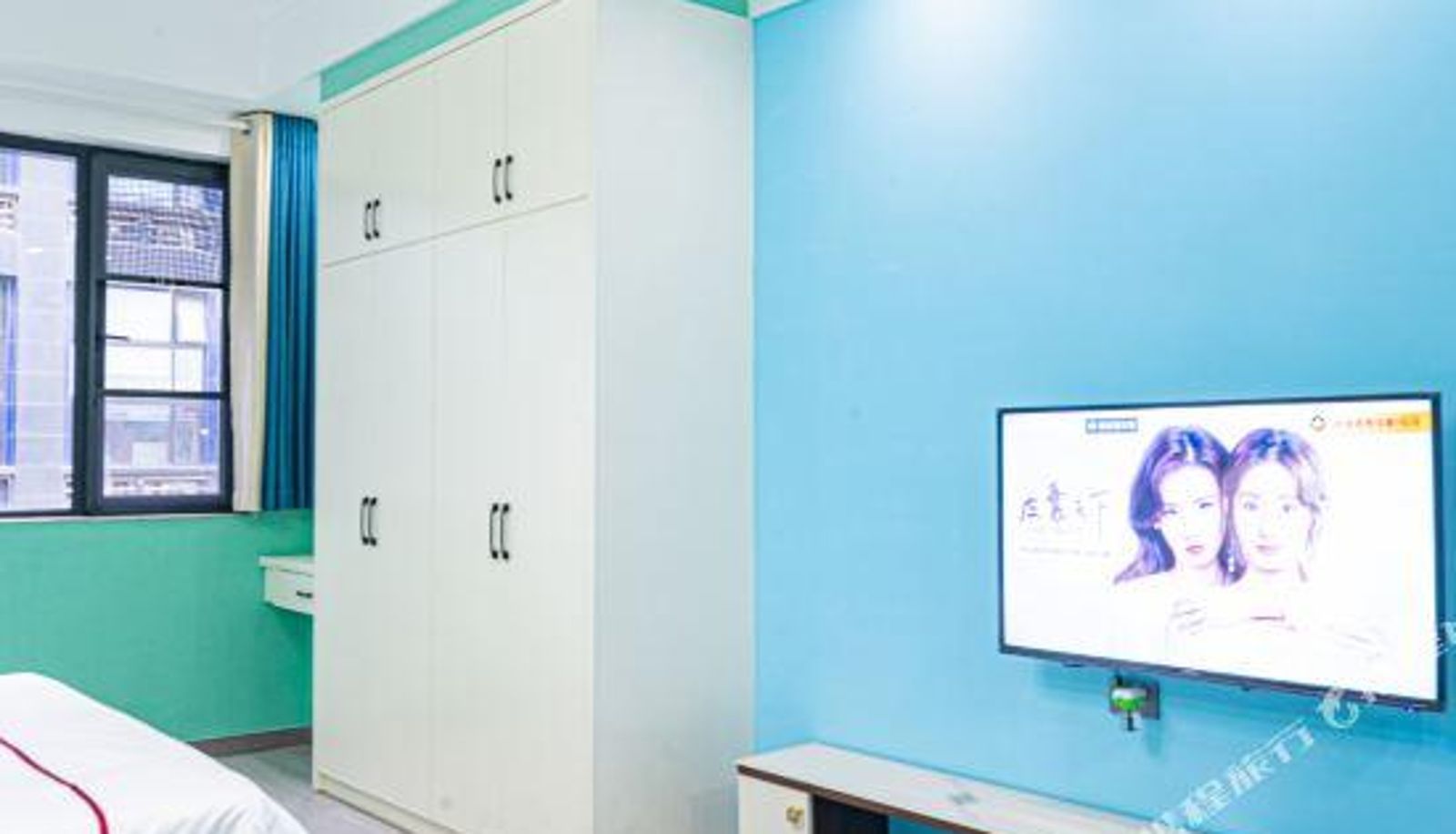 Room - Crescent Bay Apartment Hotel