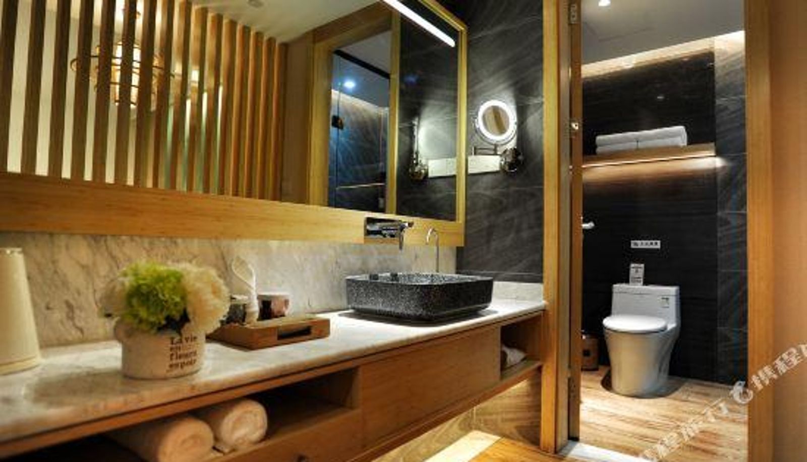 Room - Hidden Hotel