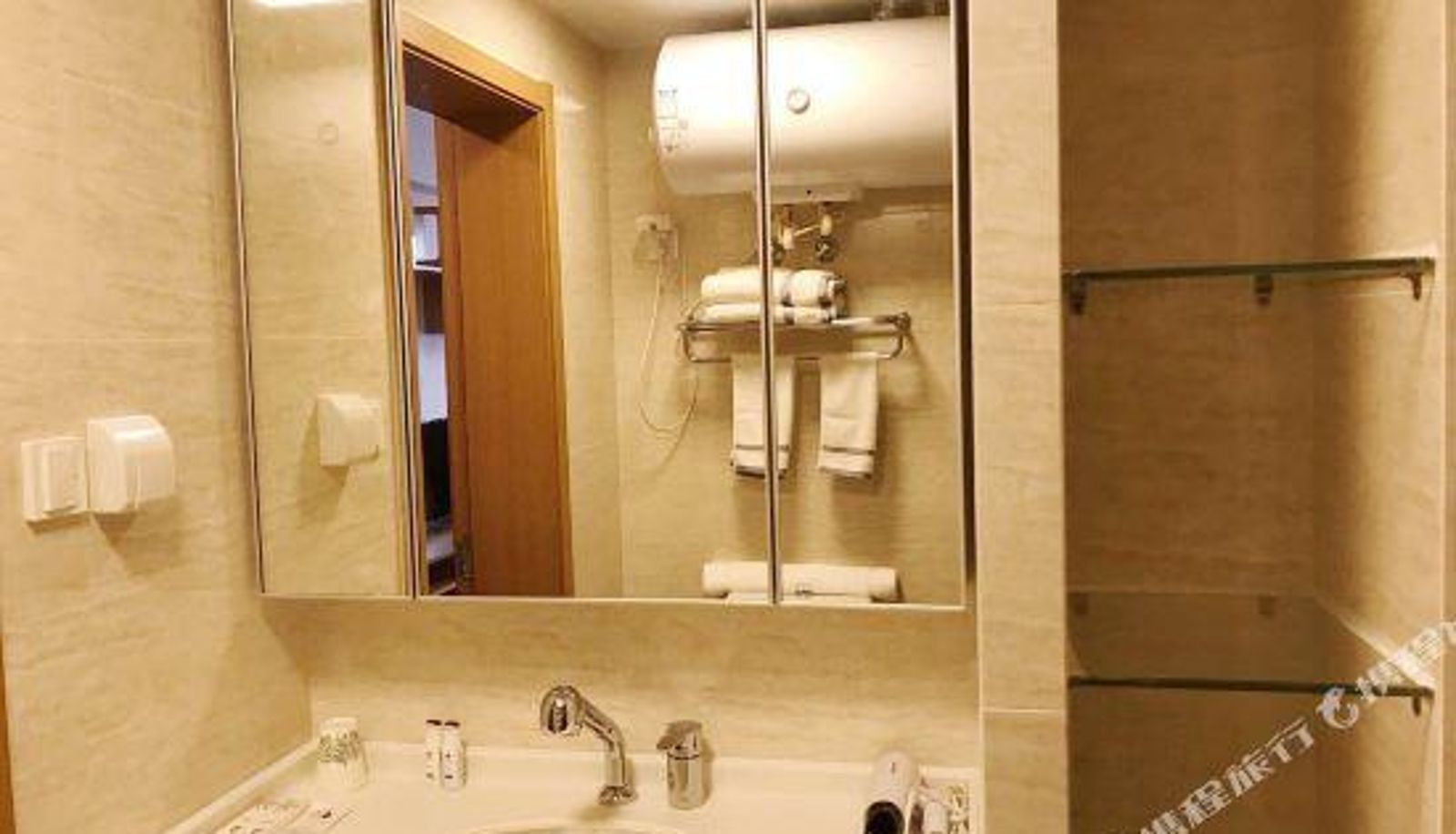 Kamer - X. TIME Naisi Apartment (Wuhan Engineering University Store)