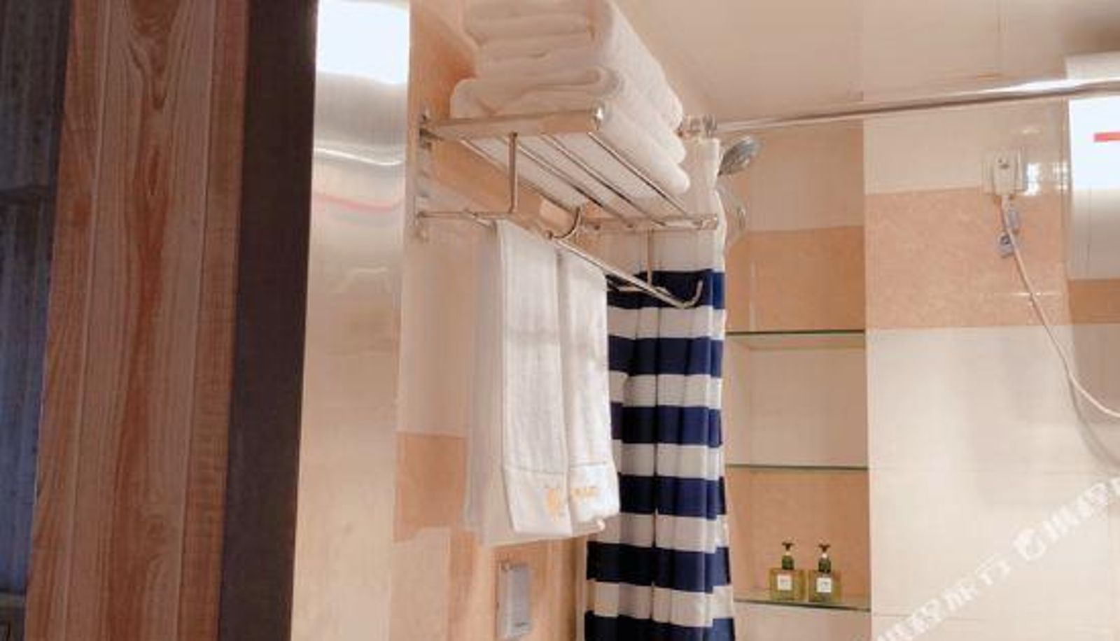 Room with lake view - Simba Boutique Hotel (Wuhan Donghu Yuejiazui Subway Station)