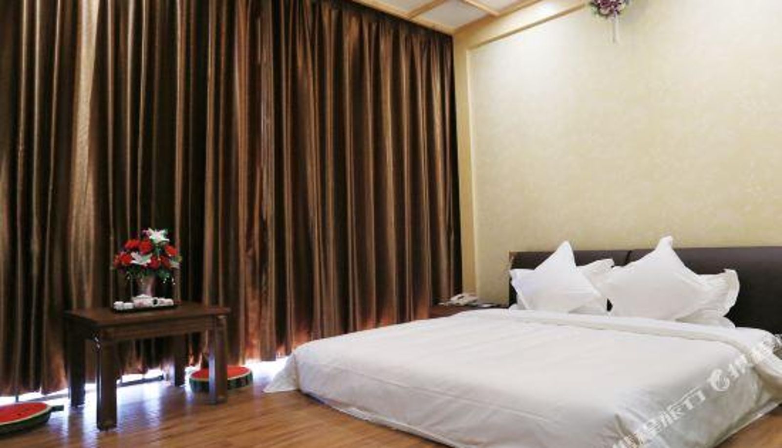 Zimmer - World Trade Jinxiu Changjiang Branch) Wuhan Venus Honey Language Theme Hotel (Maying Road Subway Station