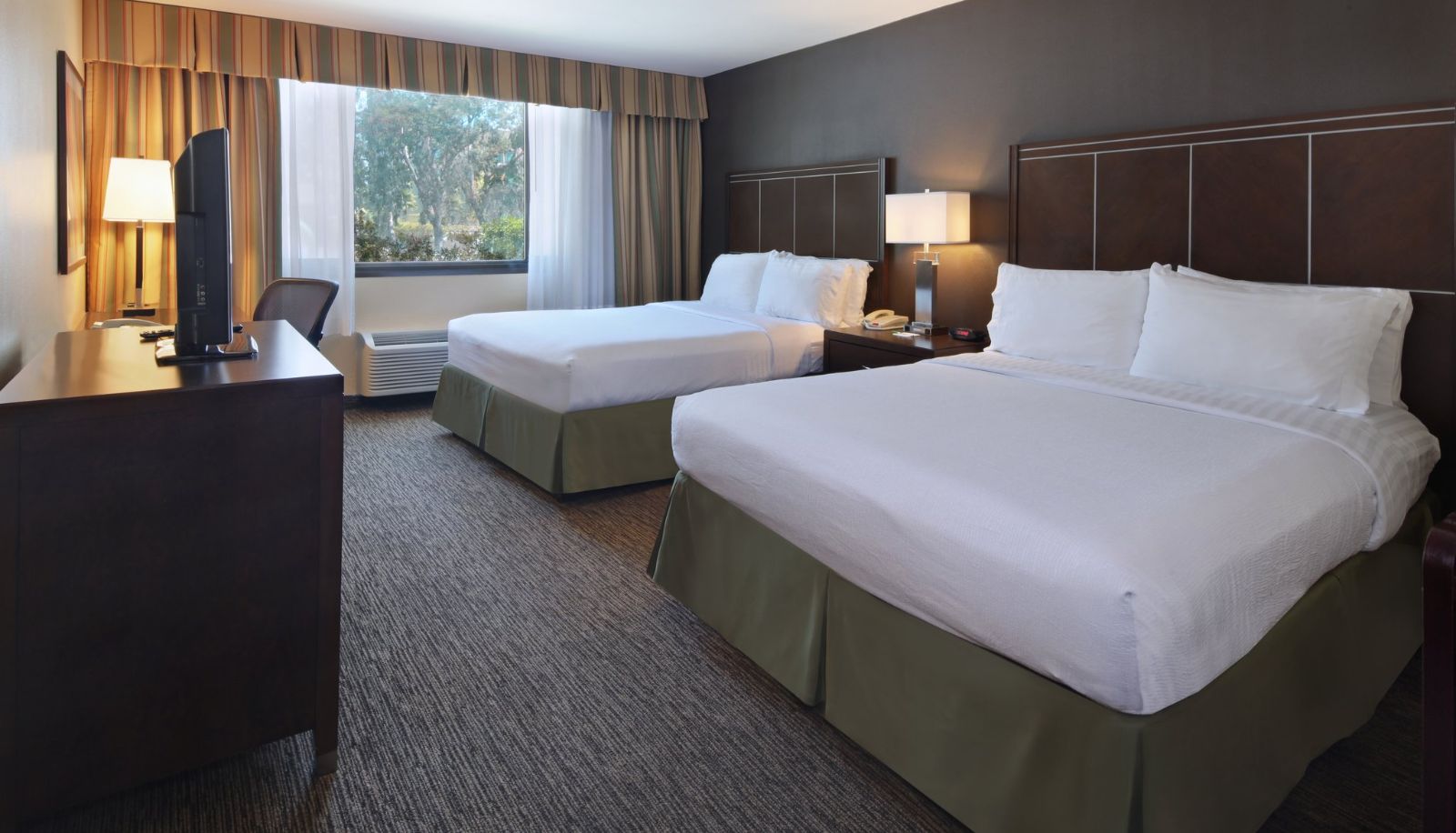 Room - Holiday Inn & Suites ANAHEIM (1 BLK/DISNEYLAND®) by IHG