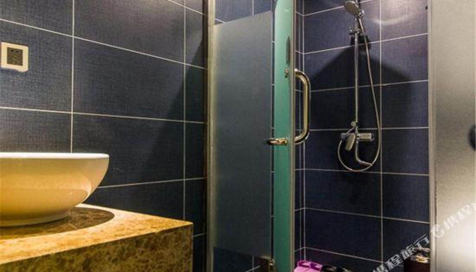 Camera business - Mini Themed Hotel