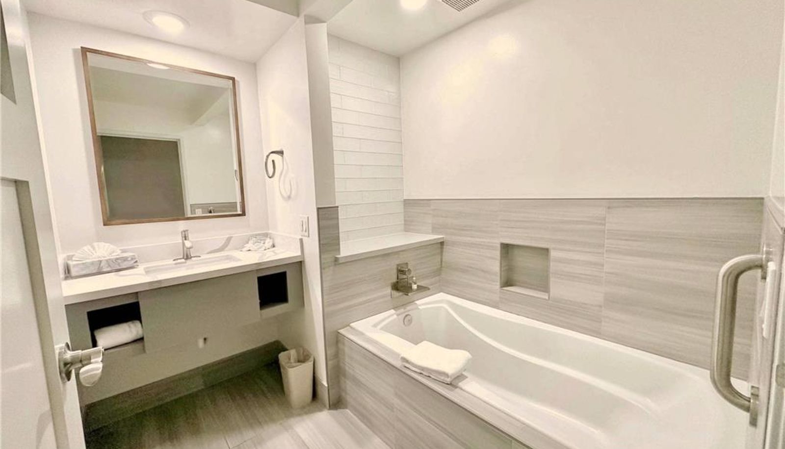 Room - The Volare an Ascend Collection Hotel