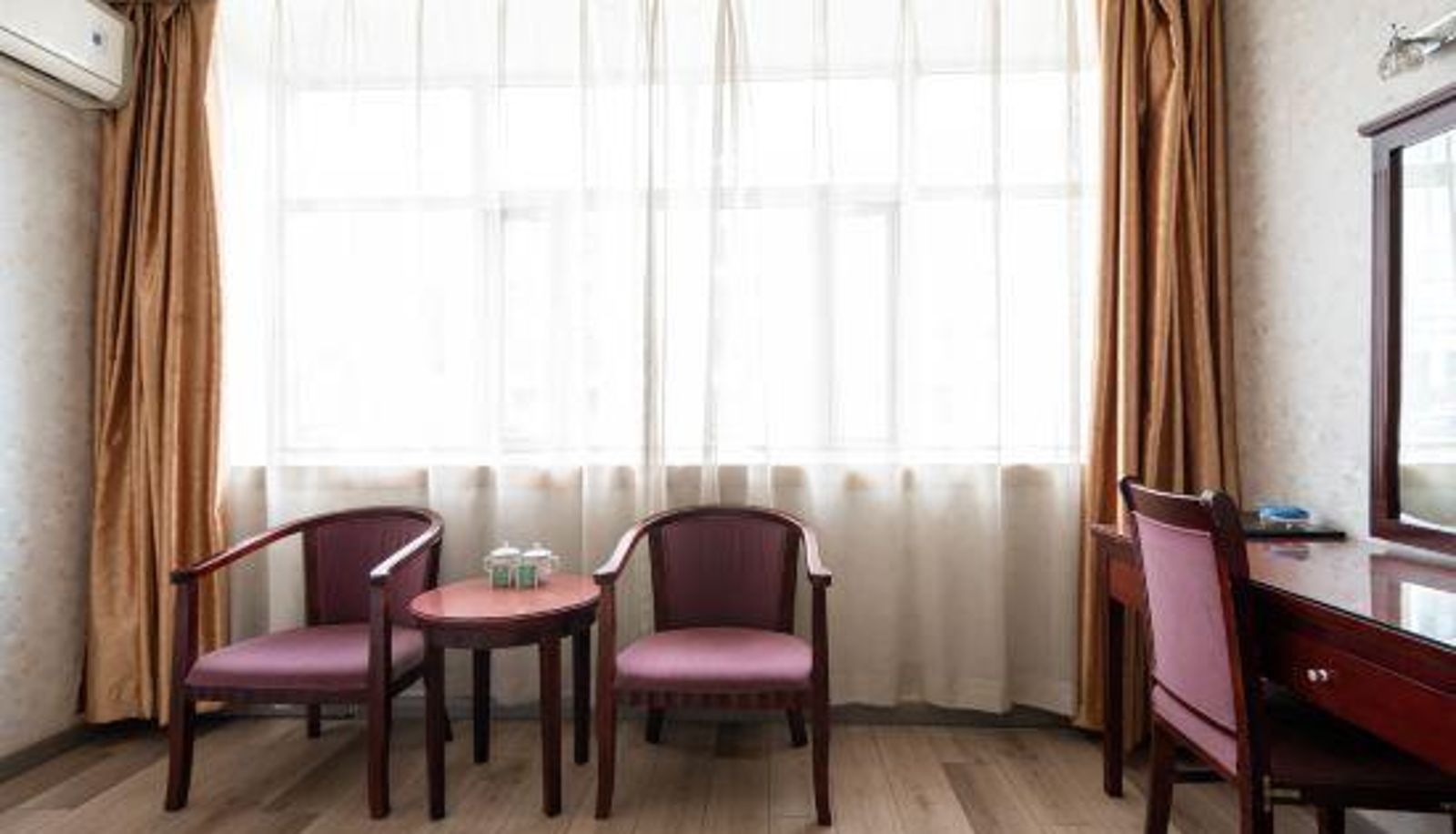 Kamer - Yingquan Business Hotel (Dongfeng Company)