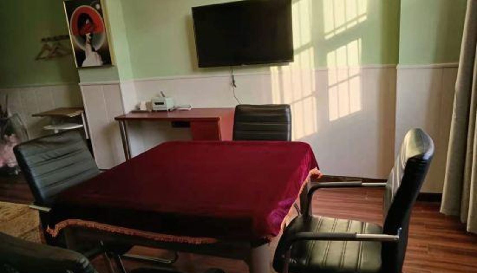 Kamer - Mizhisu Hotel ( Railway Station)