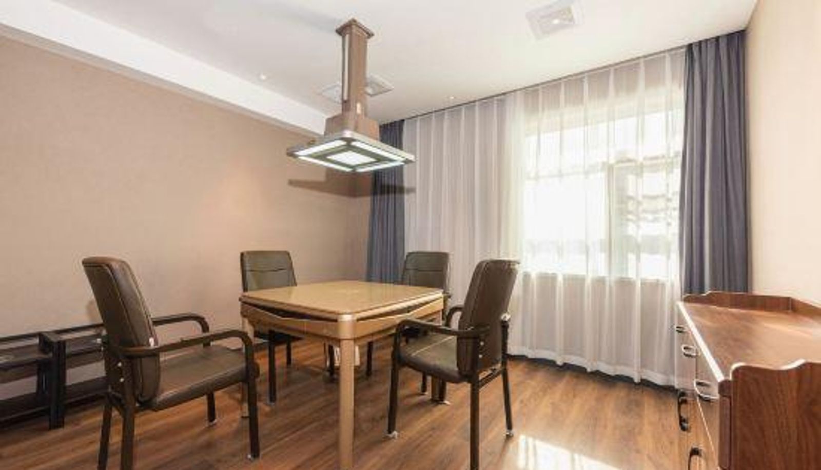 Business-kamer - Borman Hotel (Wuhan Wusheng Road Metro Station Capital Plaza)