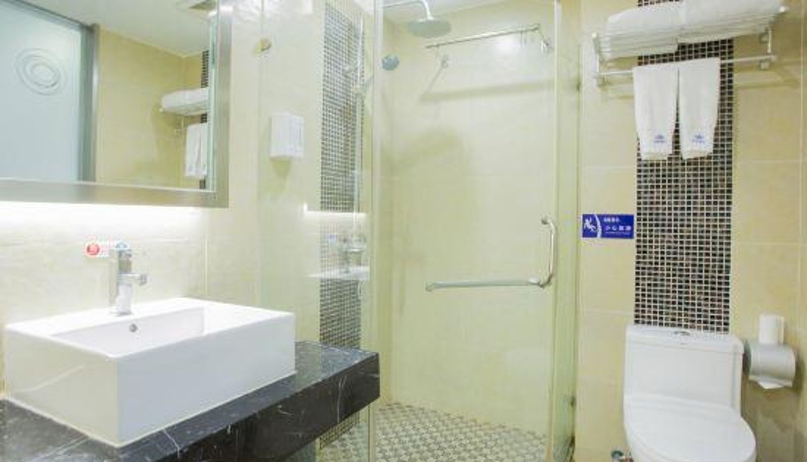 Room - kaili Hostel (Wuhan Xunlimen Station Jianghan Road Pedestrian Street)