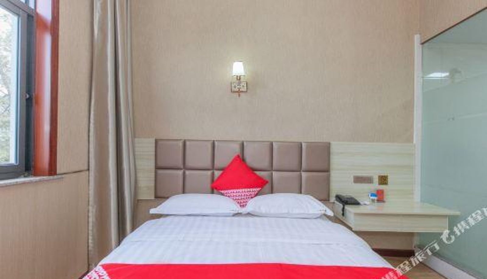 Camera - Shiyan Hotel (Wuhan Jiefang Avenue Gutian 1st Road subway station store)