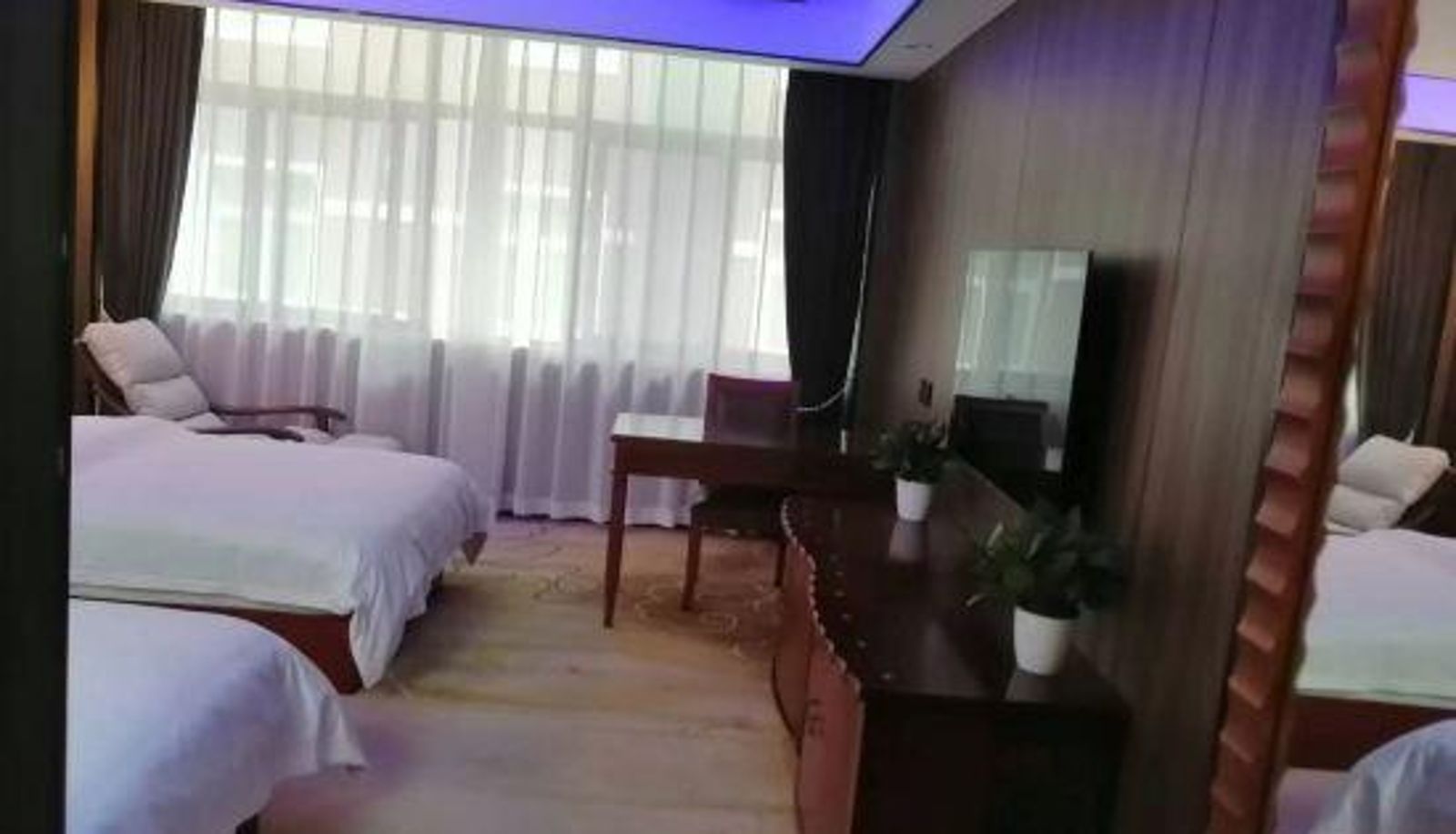 Kamer - Water God Guest House (Wuhan Optics Valley Sports College)