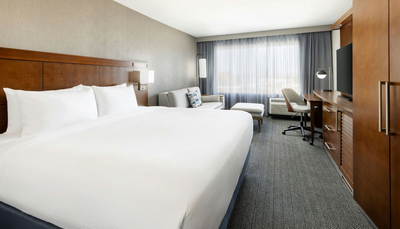 Zimmer - Courtyard by Marriott Los Angeles Woodland Hills