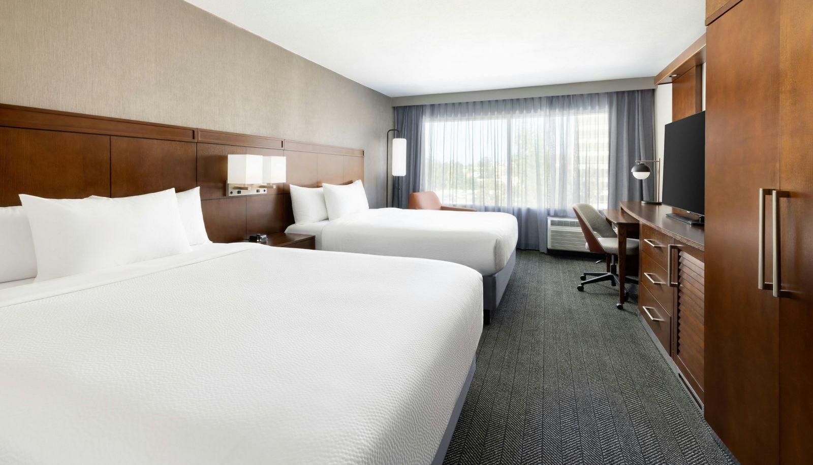 Zimmer - Courtyard by Marriott Los Angeles Woodland Hills