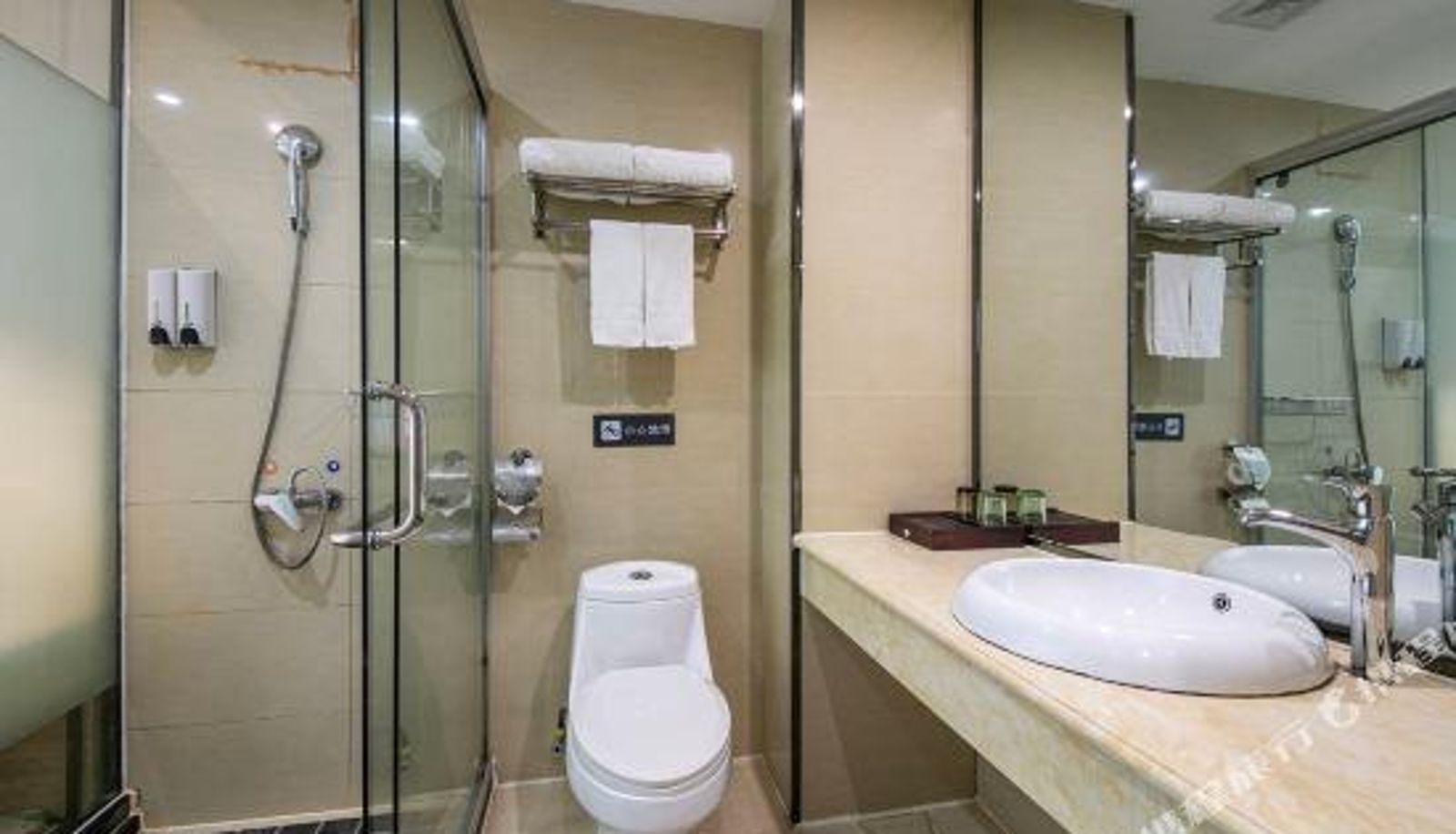 Kamer - Borrman Hotel (Wuhan Yangluo subwaystation deepwater port store)