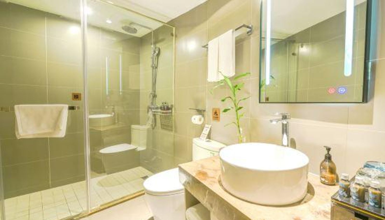Room - Home Inn Selected (Wuhan High-speed Railway Station)