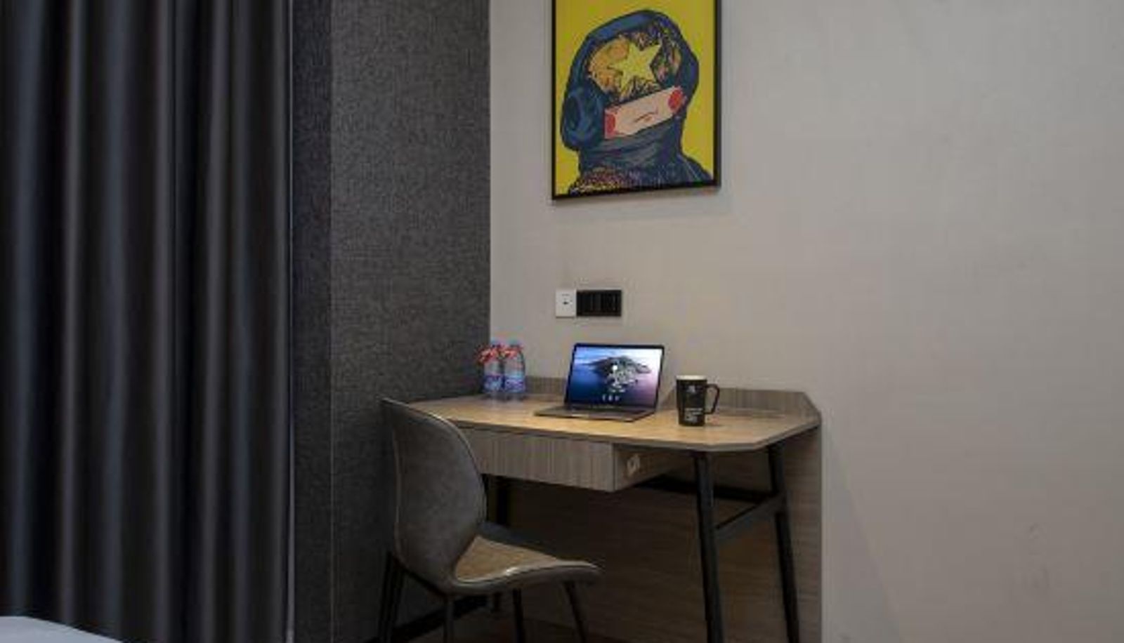 Camera business - Feng Attitude Hotel (Wuhan Hankou Jiangtan Jiqing Street)