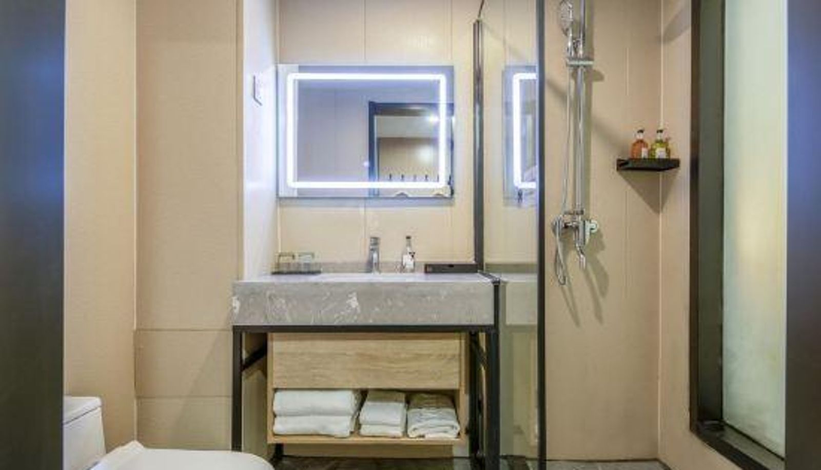 Zimmer - Berman Hotel (Weifang Shengli West Street Taihua Branch)