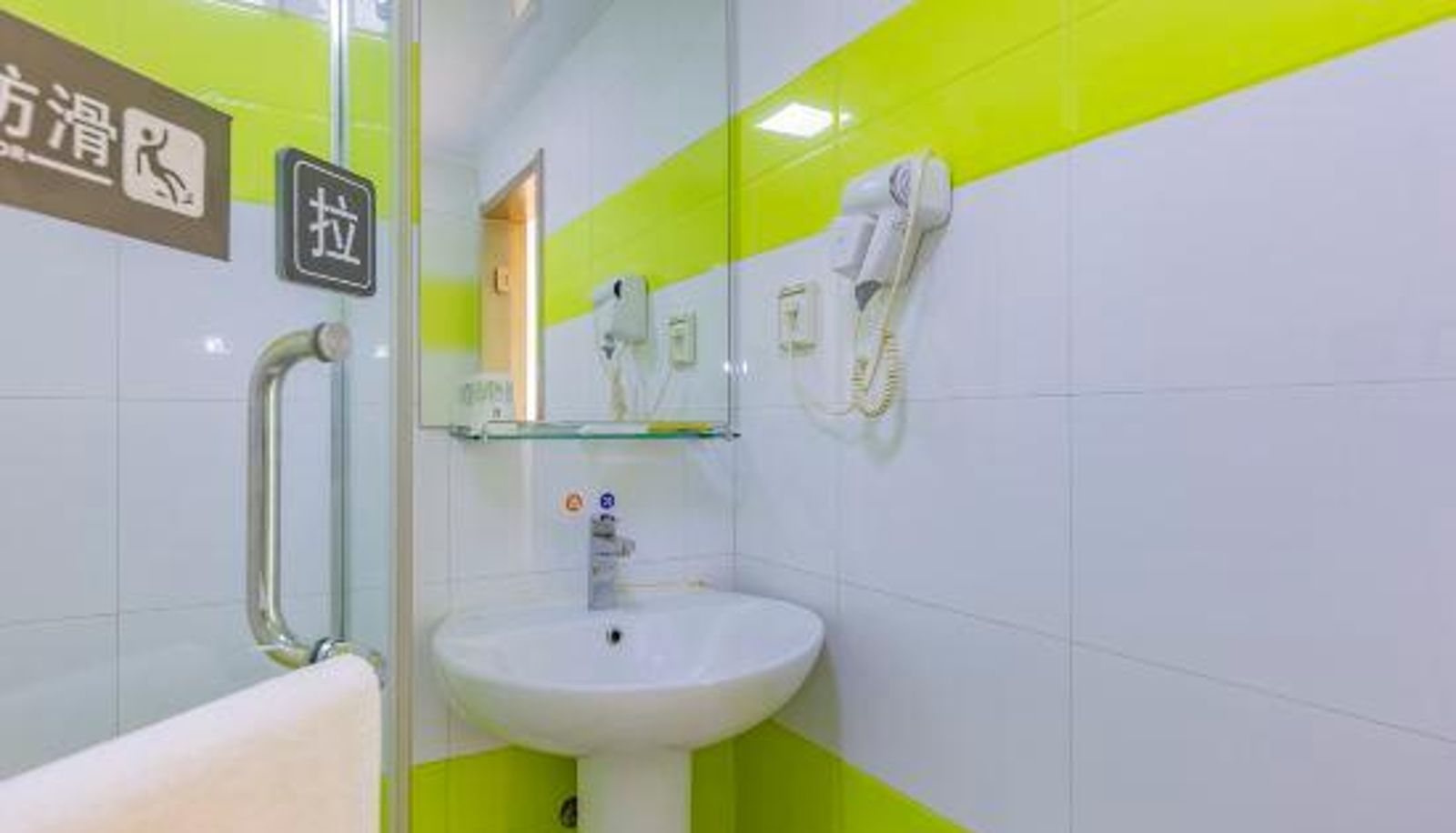 Camera - Shengsheng  Hotel (Tangshan Nanhu Park)