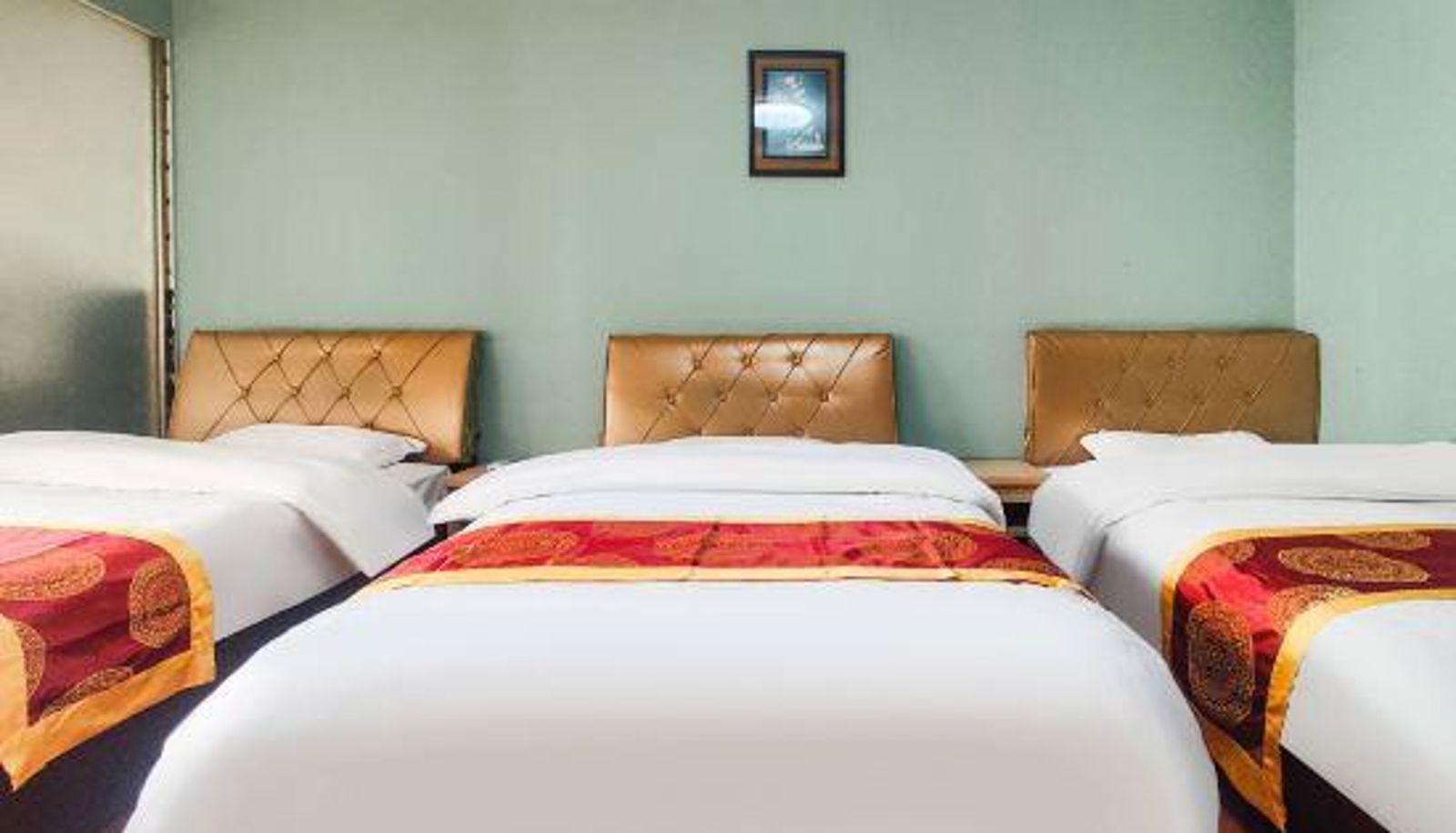 Room - Oyo Desheng Hotel