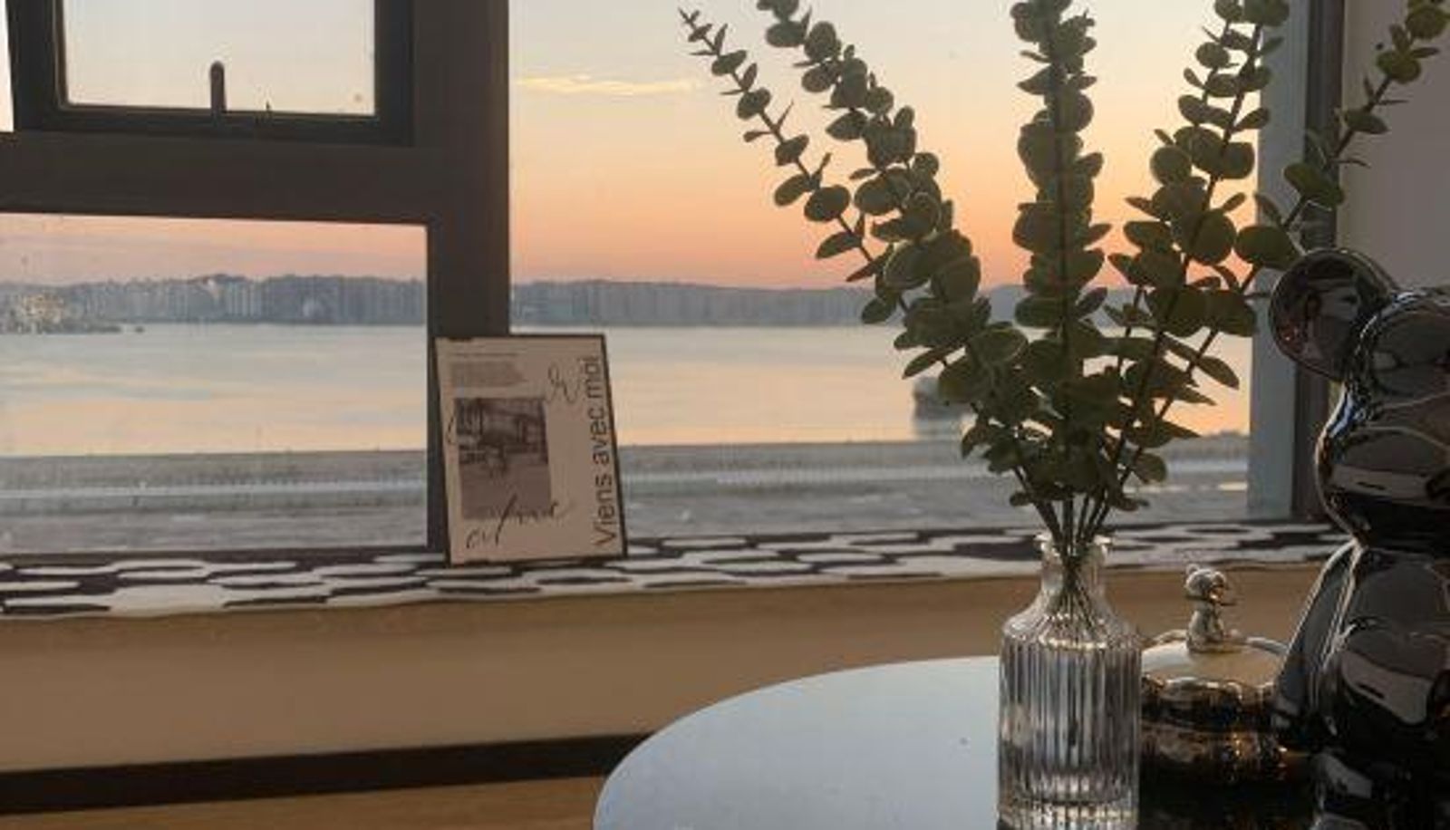 Room with sea view - Belle Seaview Loft Jumbo Projection Apartment