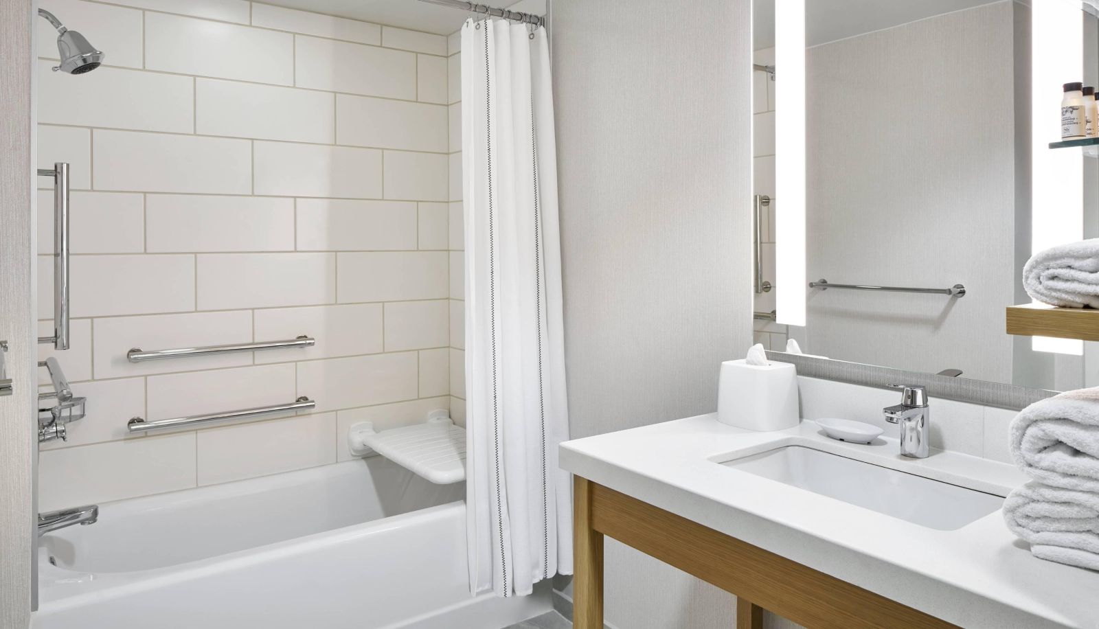 Zimmer - Delta Hotels by Marriott Norfolk Airport