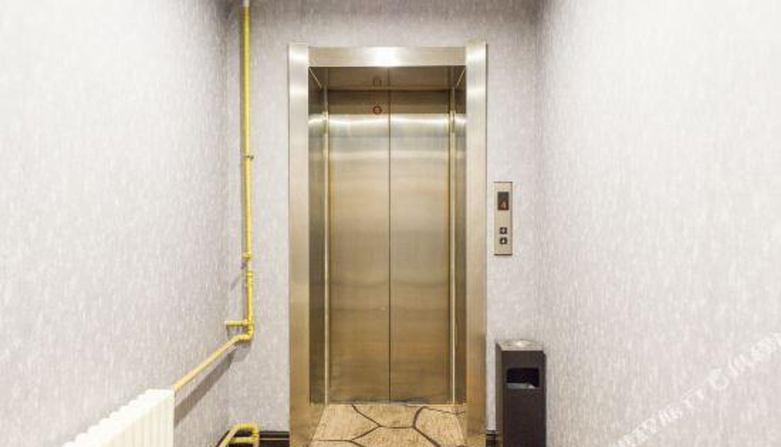Innenbreich - Junyi Hotel (Shijiazhuang Xinbai Square Wanxiang City Taihua Street)
