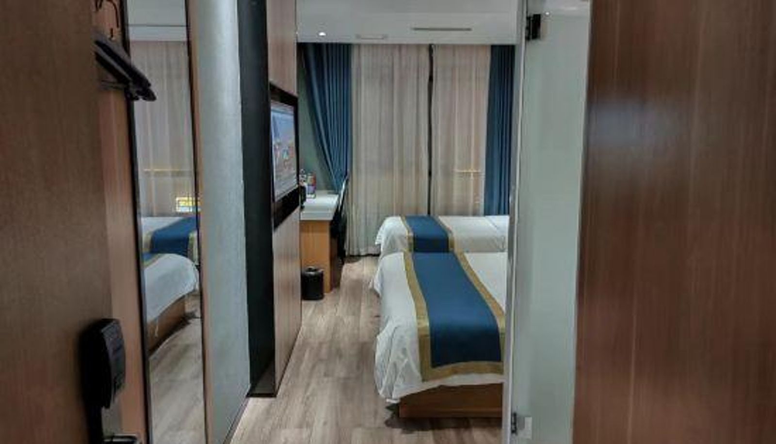Familienzimmer - Square Circle Hotel( ZhangHang Road store)