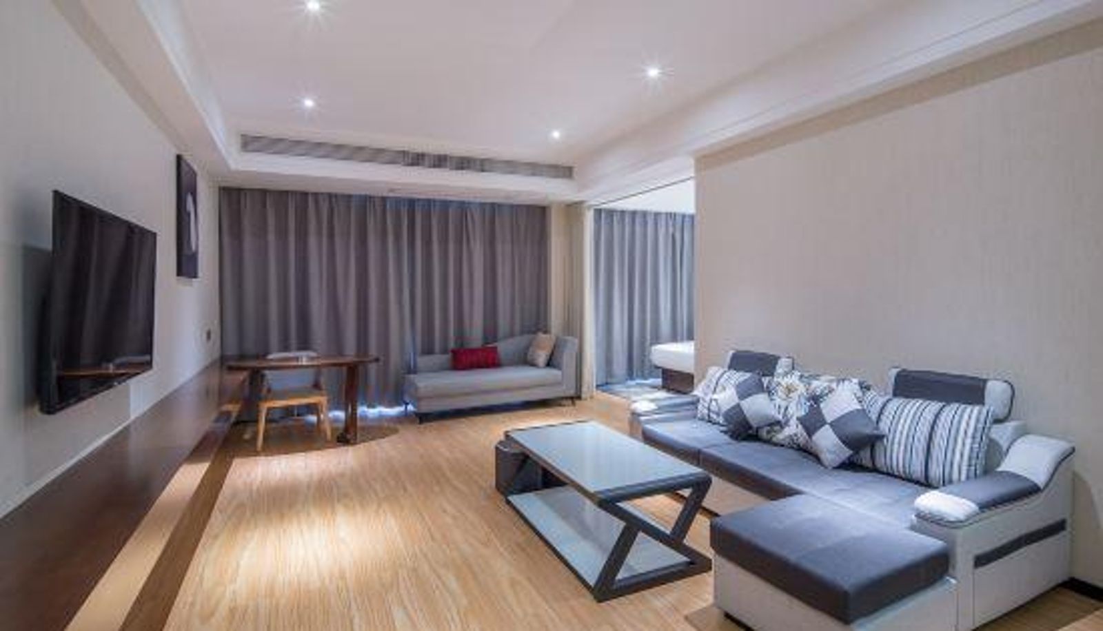 Camera business - Mehood Ezzi Hotel