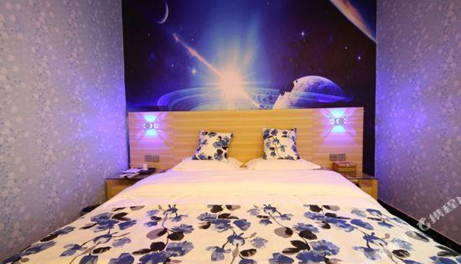 Kamer - Nanning En route Theme Hotel (Guangxi University East Gate Branch)