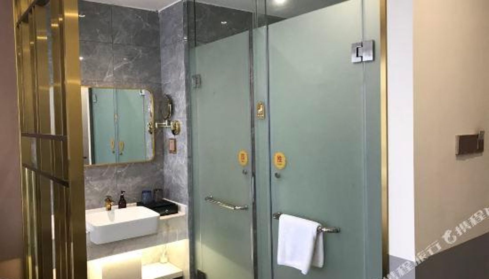 Zimmer - Arc de Triomphe Hotel
