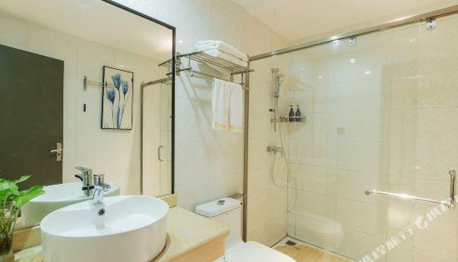 Kamer - Celebrity Hotel (Nanning Wuyi Overpass Subway Station)