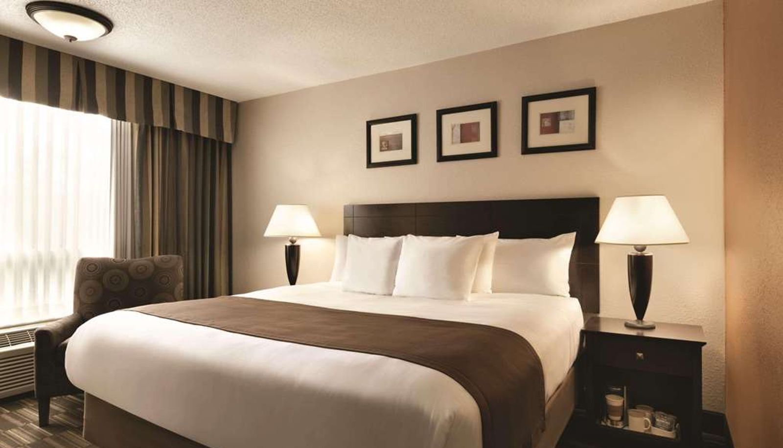 Room - Radisson Hotel Louisville North