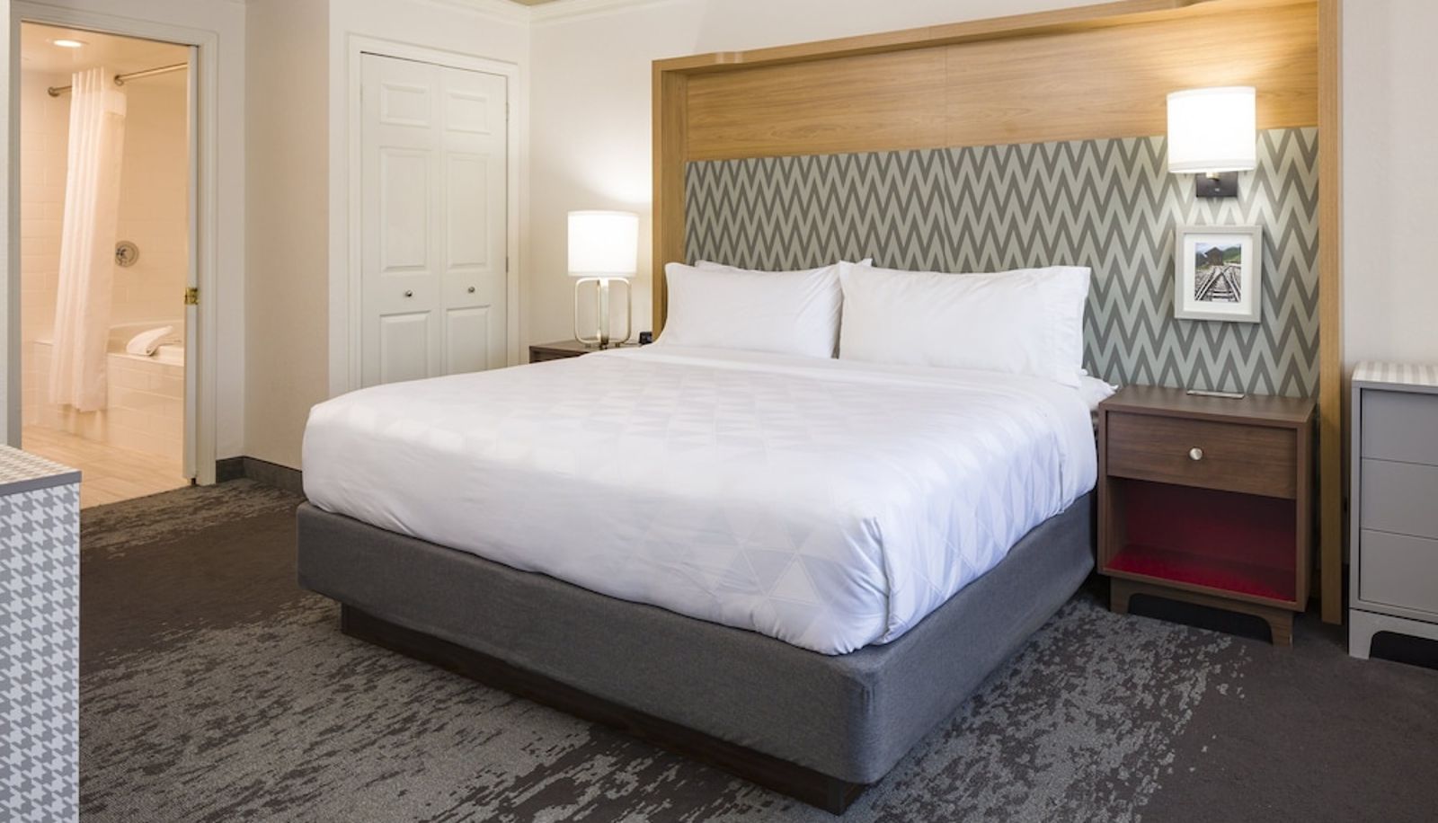 Suite - Holiday Inn SALEM (I-93 AT EXIT 2) by IHG
