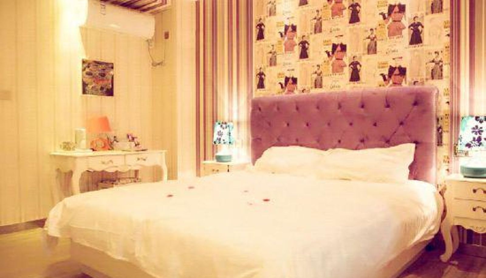 Zimmer - Weike Boutique Theme Hotel (Lianyungang Pedestrian Street Suning Square)