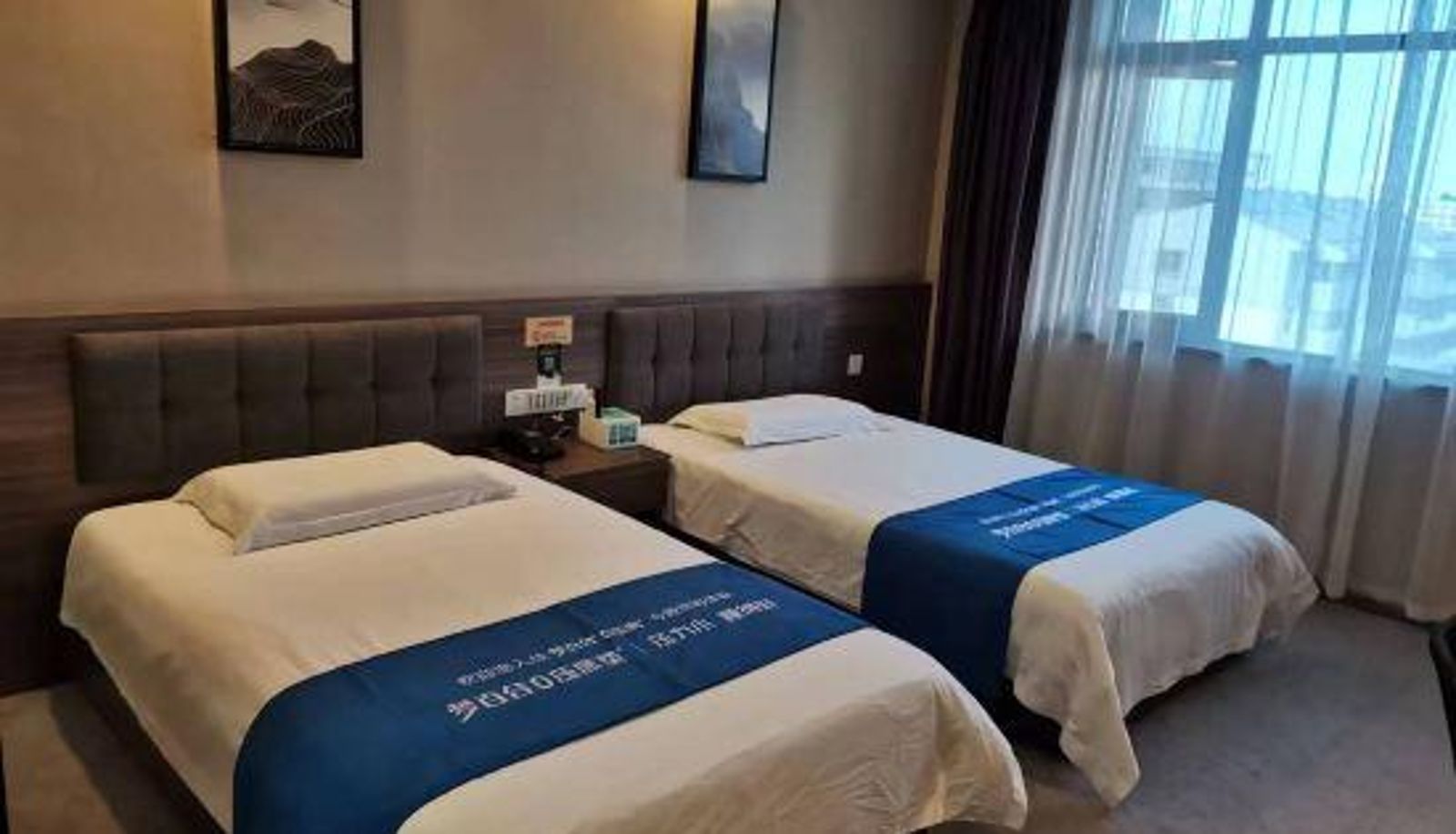 Kamer - Donghua Hotel