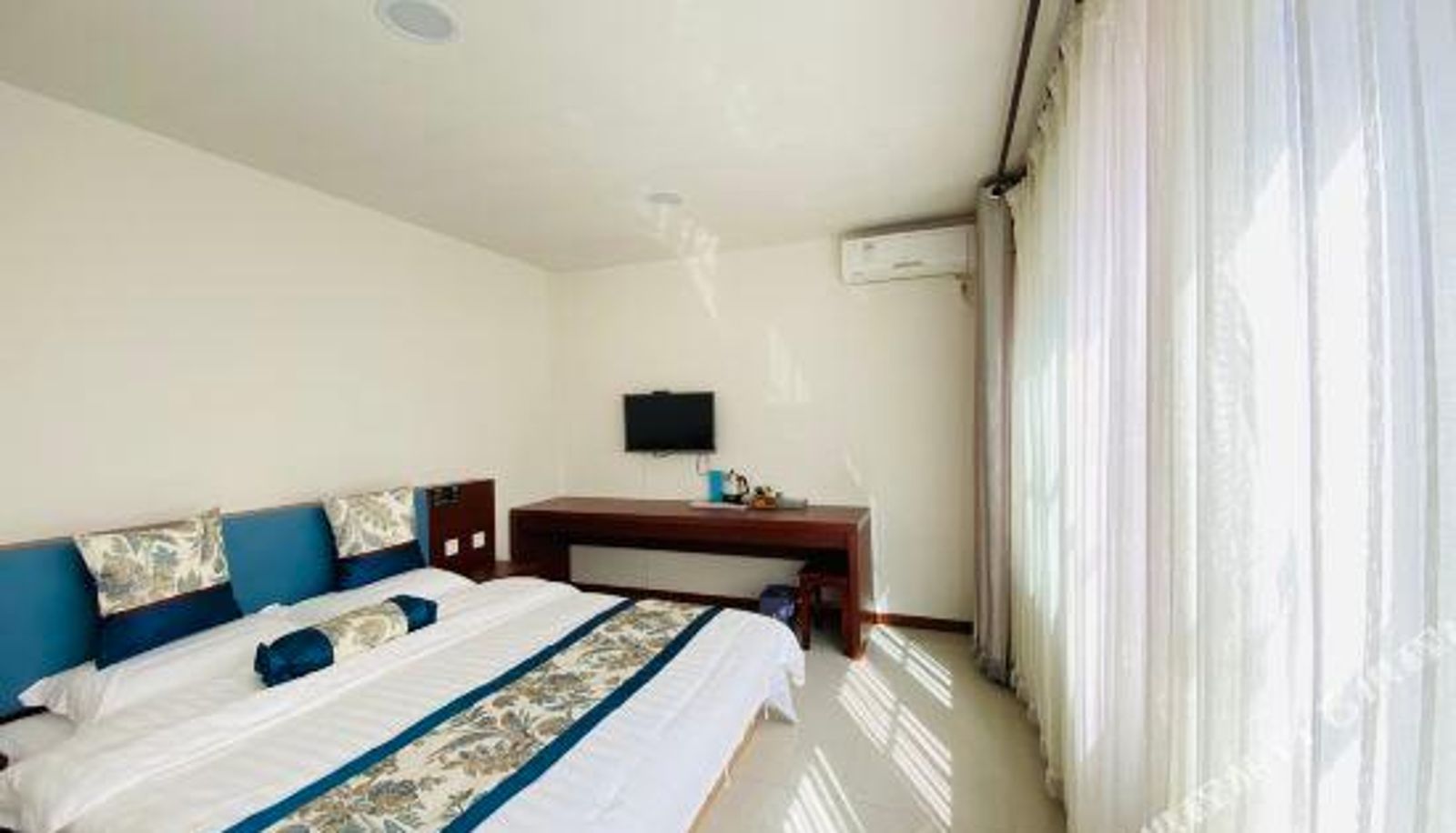 Zimmer - Huayang Inn
