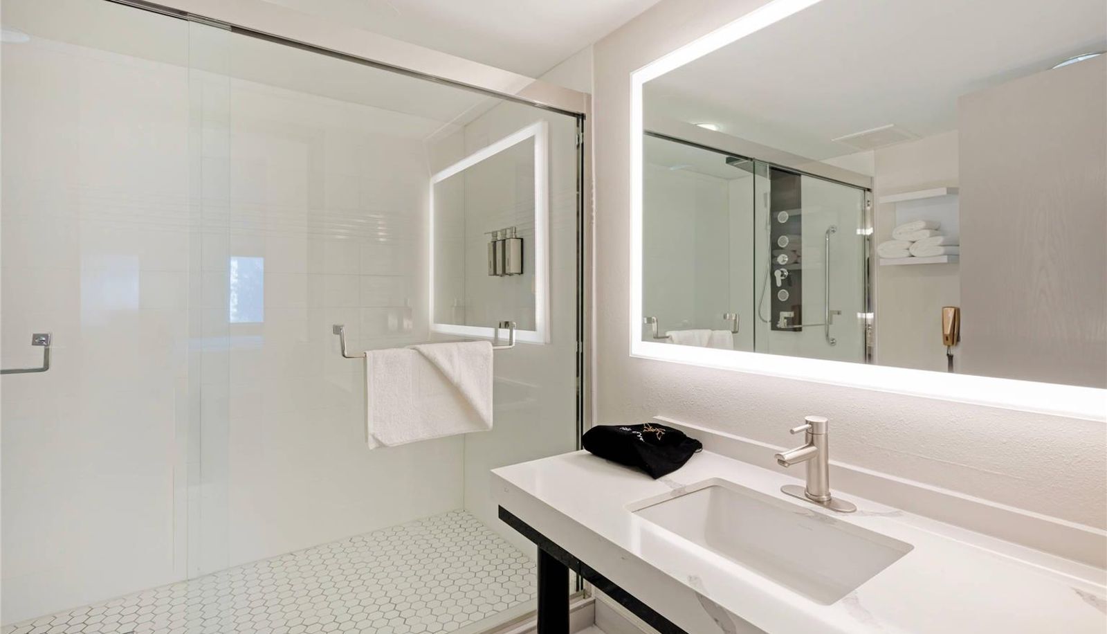 Chambre - The Lux Hotel & Conference Center an Ascend Collection Hotel