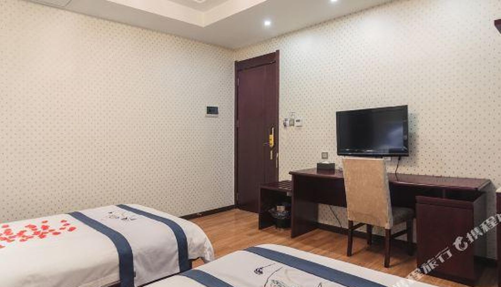 Kamer - Towo High-quality Hotel (Jingdezhen Station People's Square Ancient Kiln Jinding Square Store)