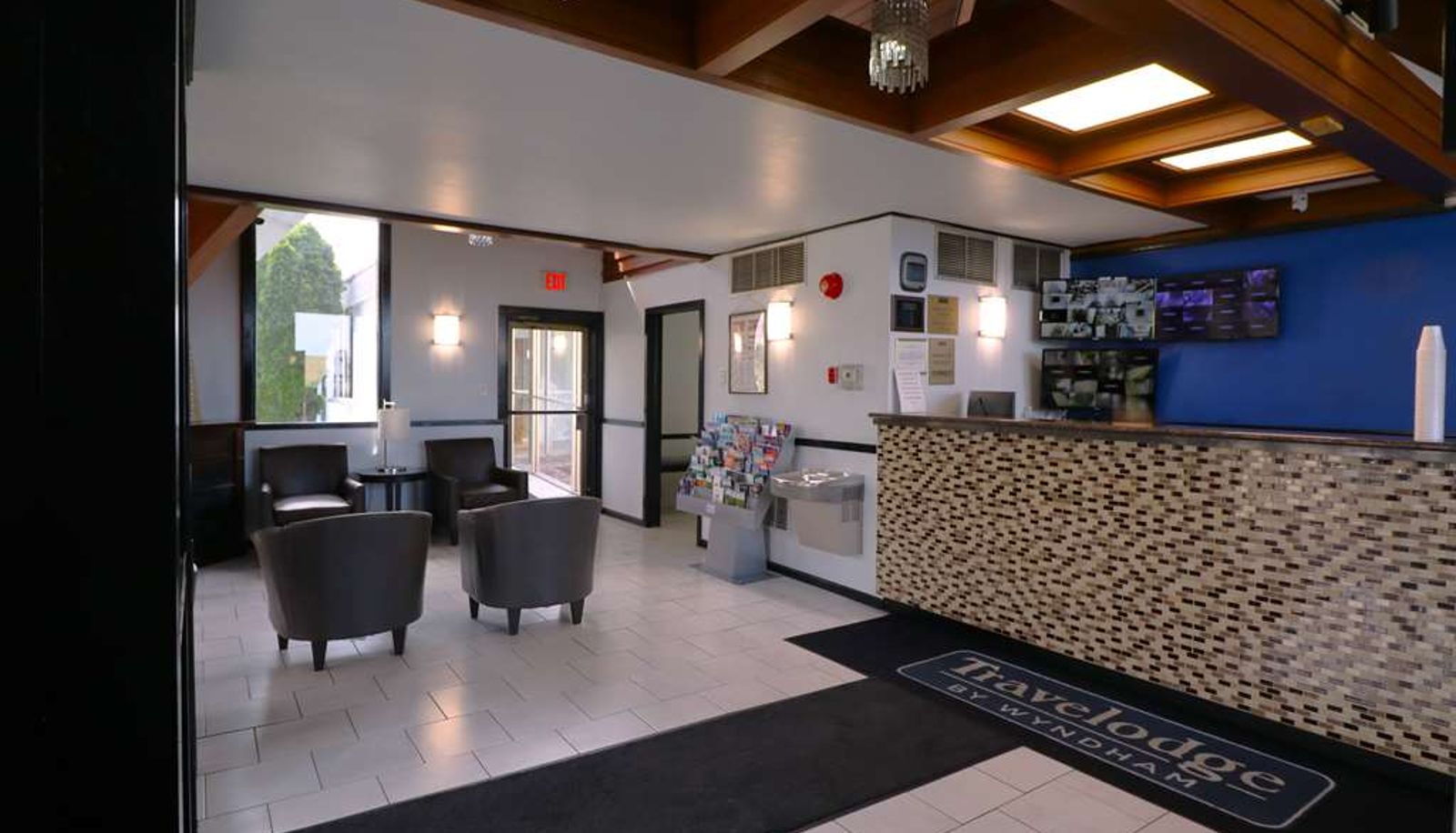 Lobby - Travelodge by Wyndham Milwaukee