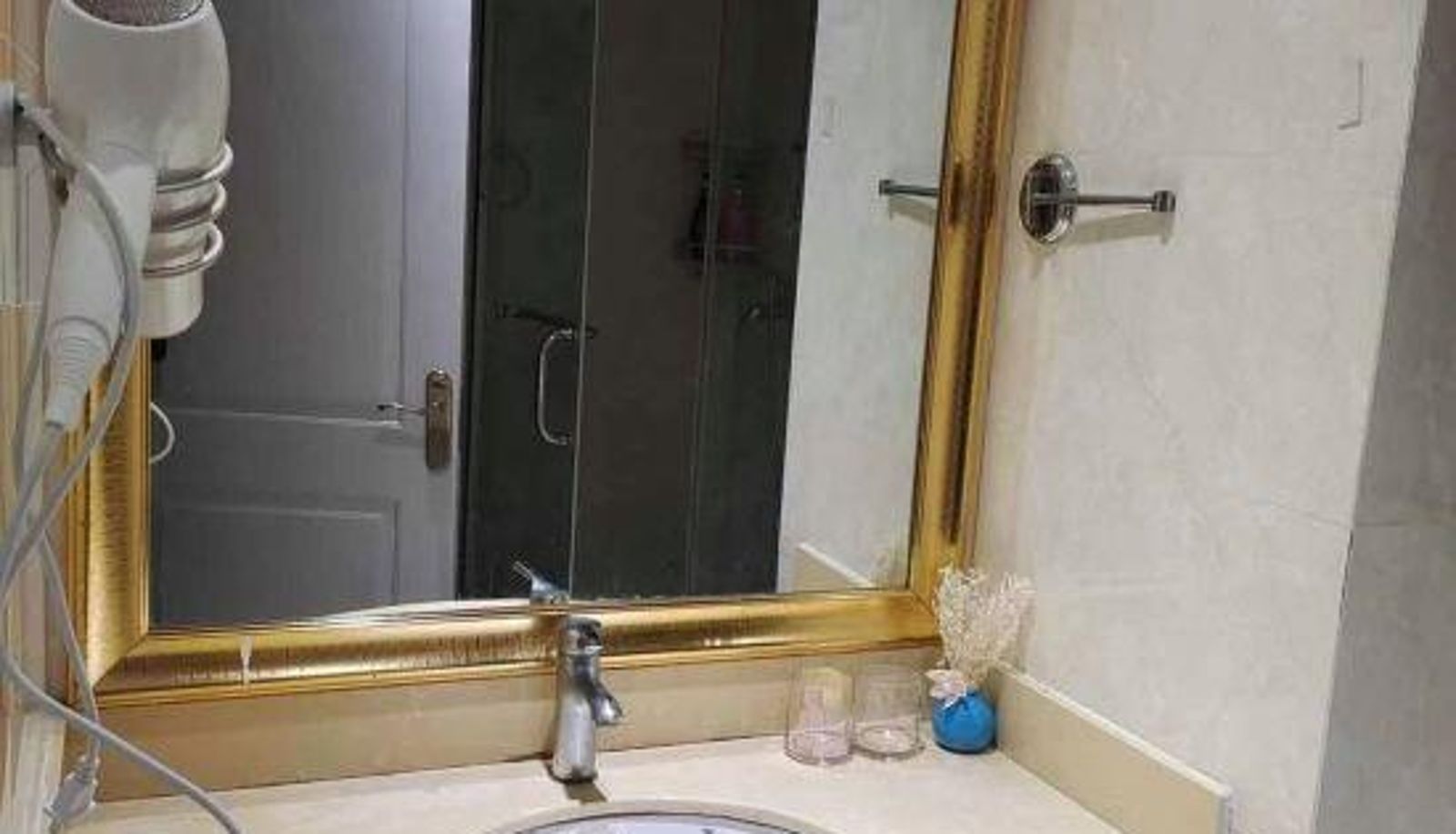 Room - Flore Designer Cinema Apartments