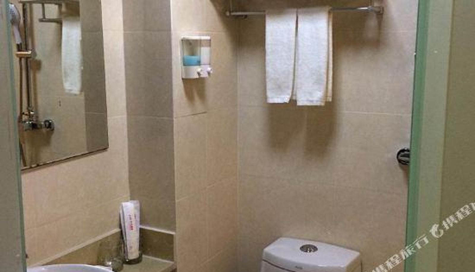 Room - 100 Express Hotel