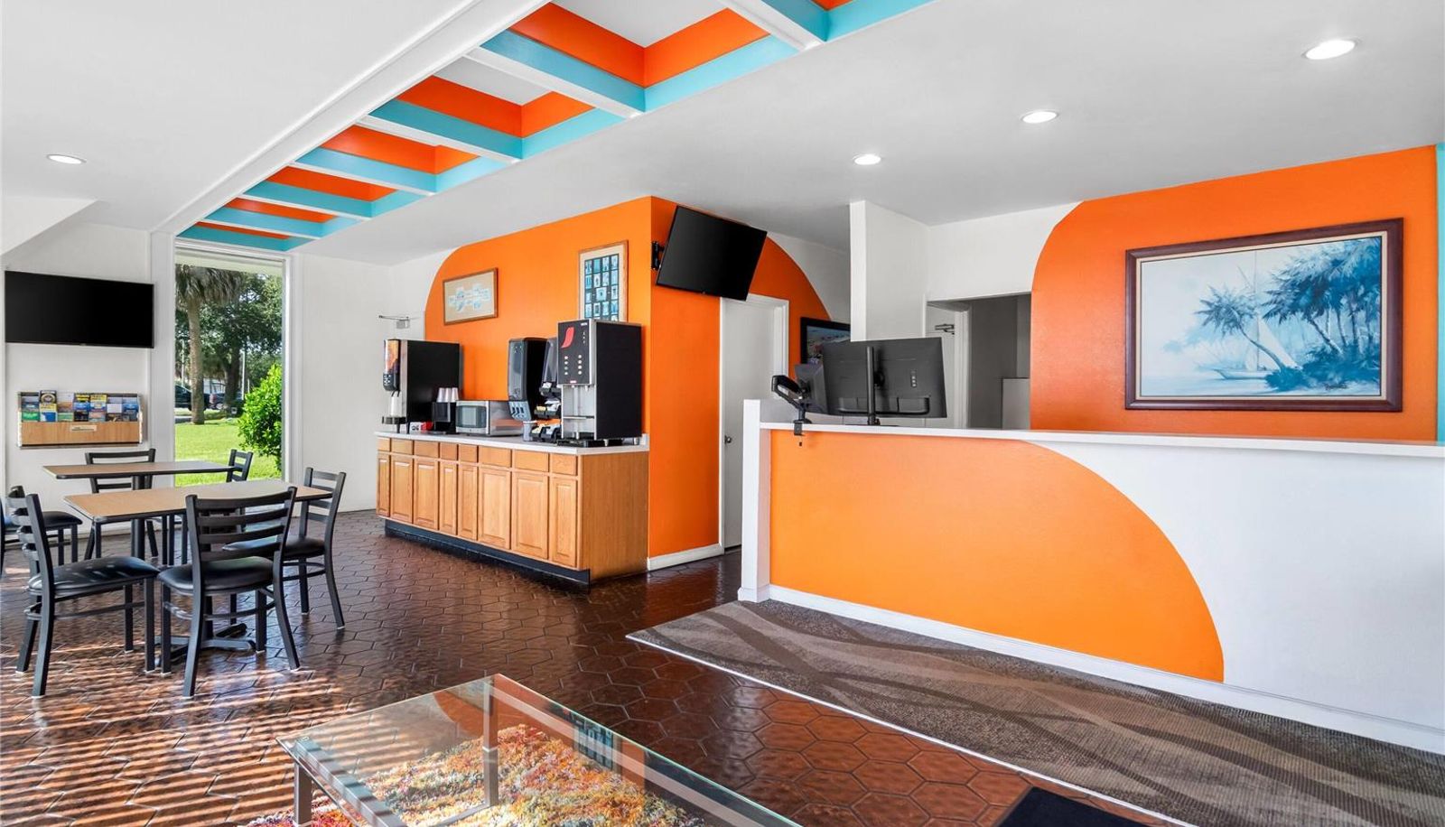 Hall - Howard Johnson by Wyndham Vero Beach / Downtown