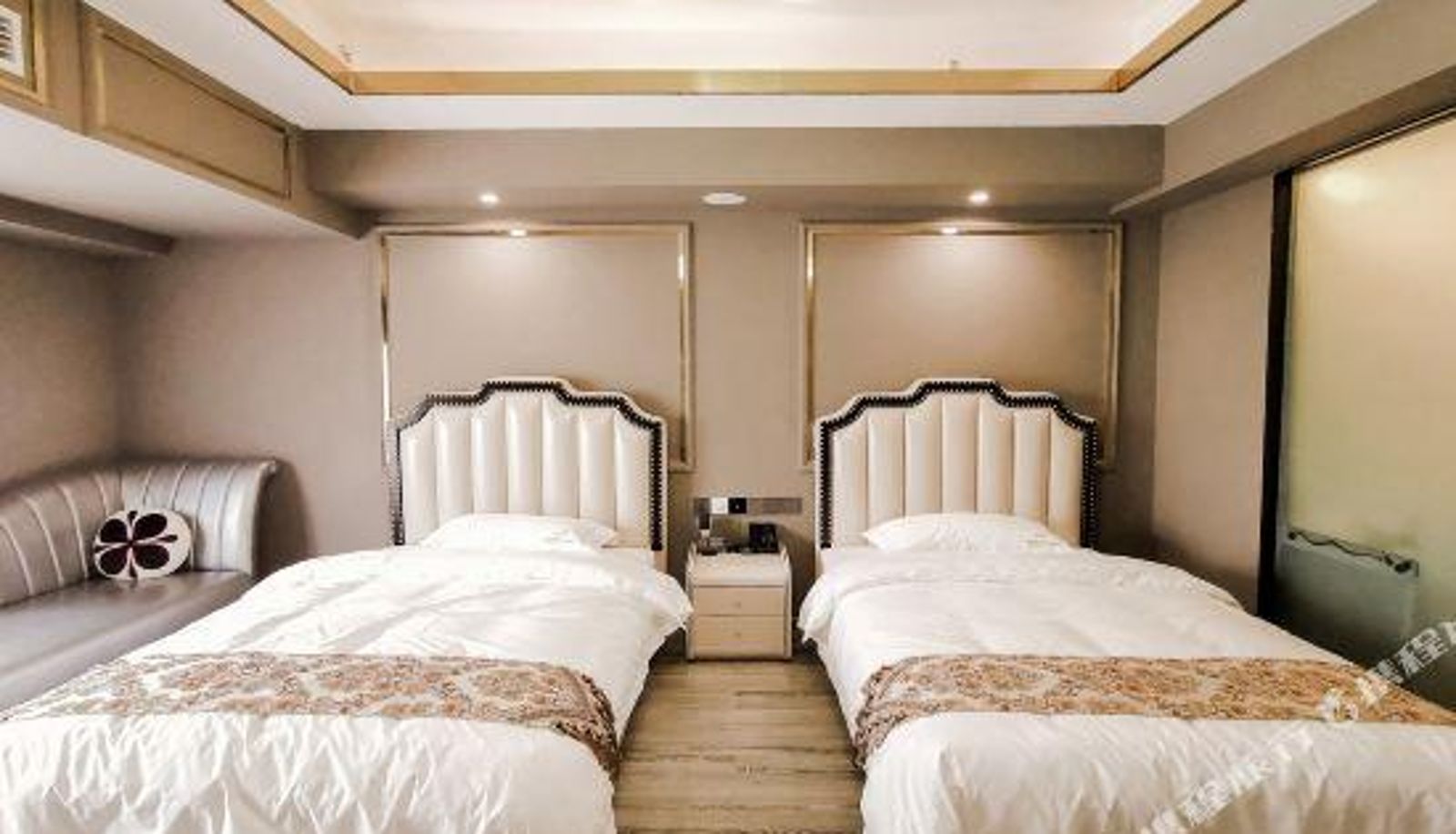 Zimmer - Huaihua Eifel Theme Hotel