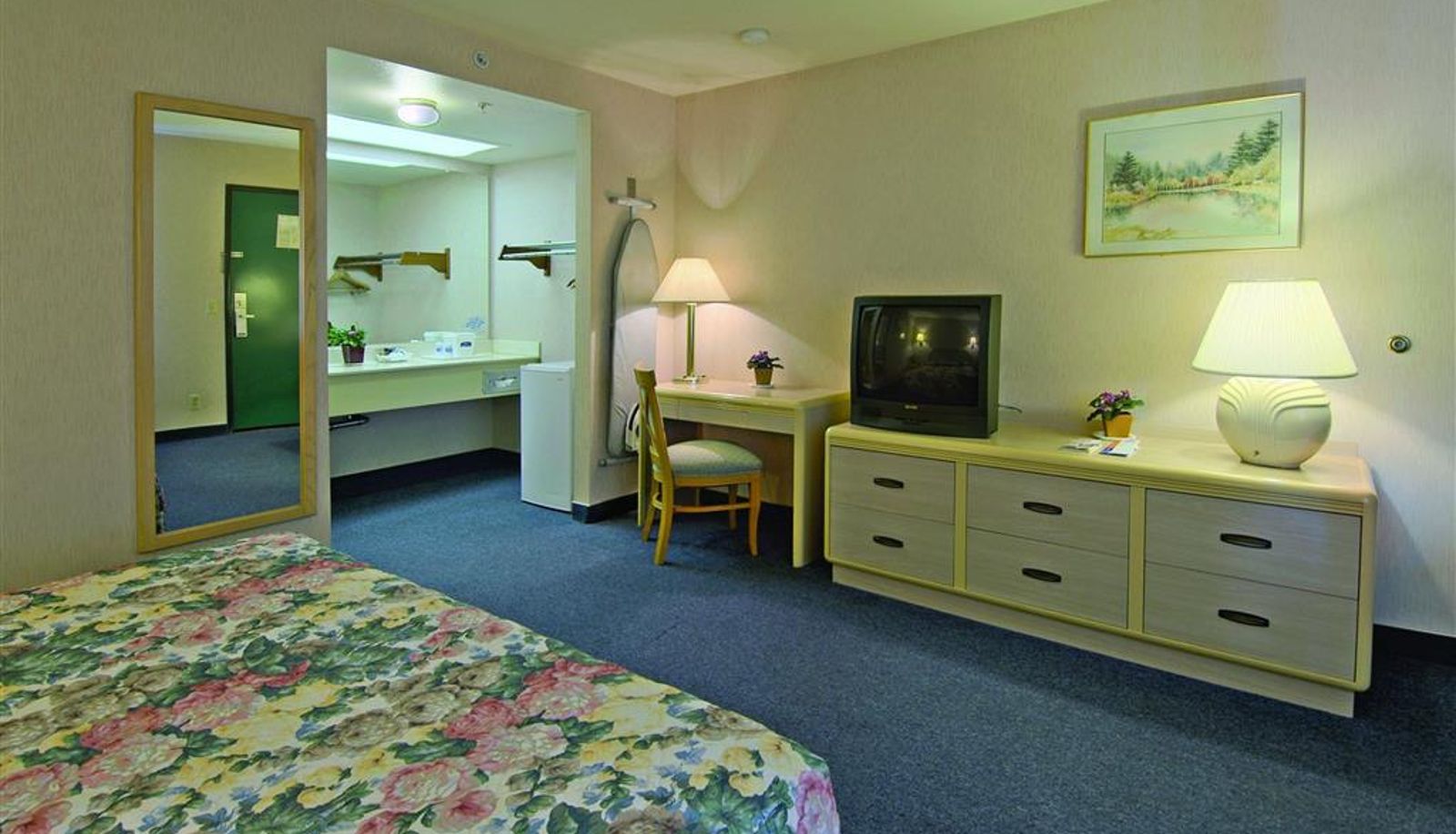 Zimmer - Howard Johnson by Wyndham Norco