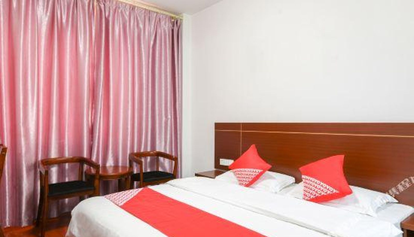 Room - Oyo Jinjue Hotel